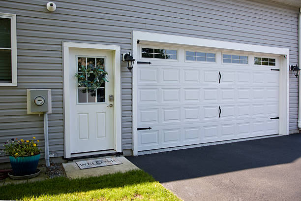 24/7 Emergency Garage Door Panel Replacement experts in Port Edwards, WI